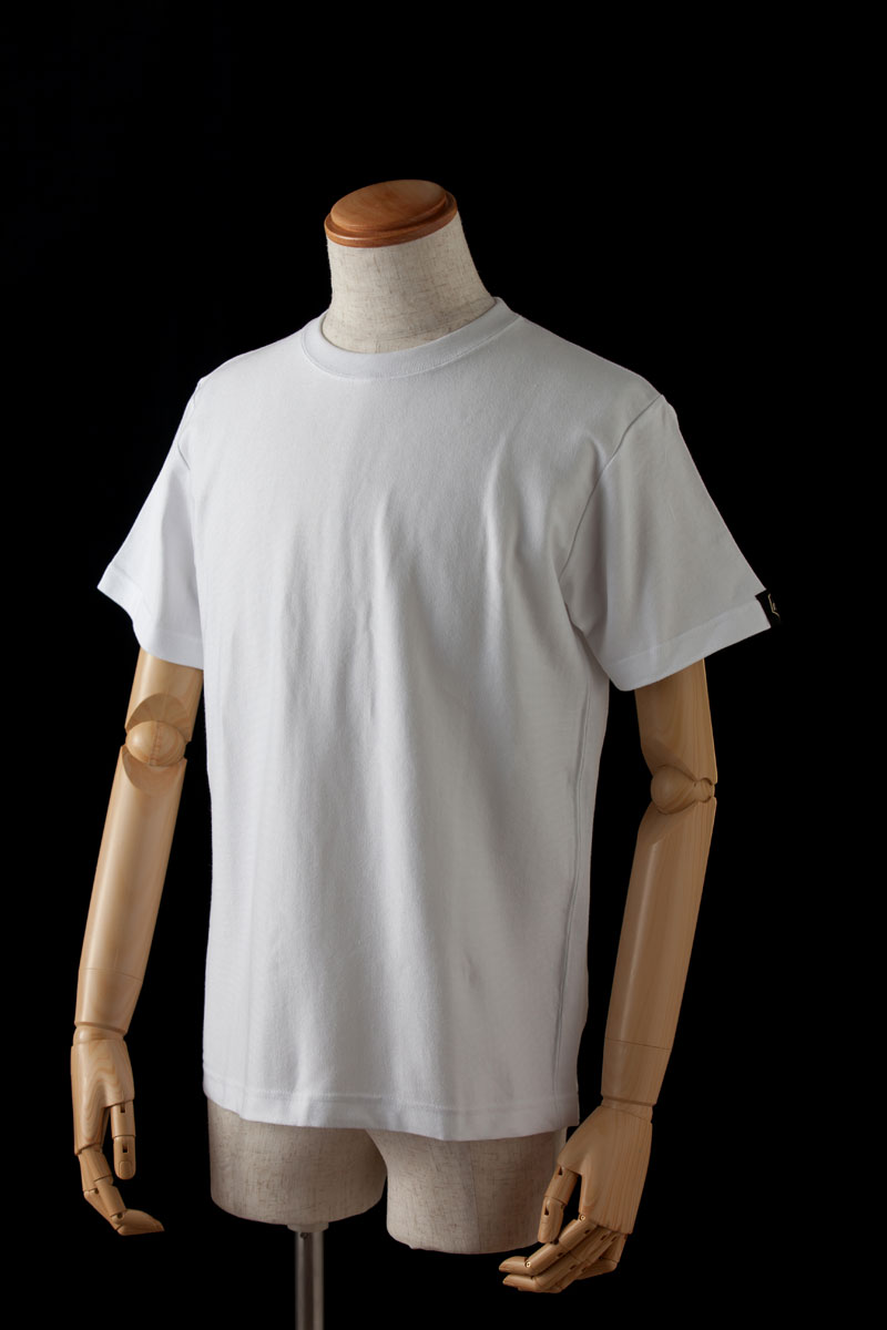 日本製無地Tシャツ厚手丸首クルーネック　正面から画像